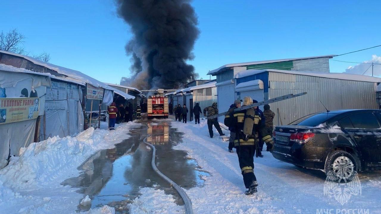 Место пожара на рынке в Самаре. 22 января 2024 Место пожара на рынке в Самаре. 22 января 2024 - РИА Новости, 1920, 22.01.2024