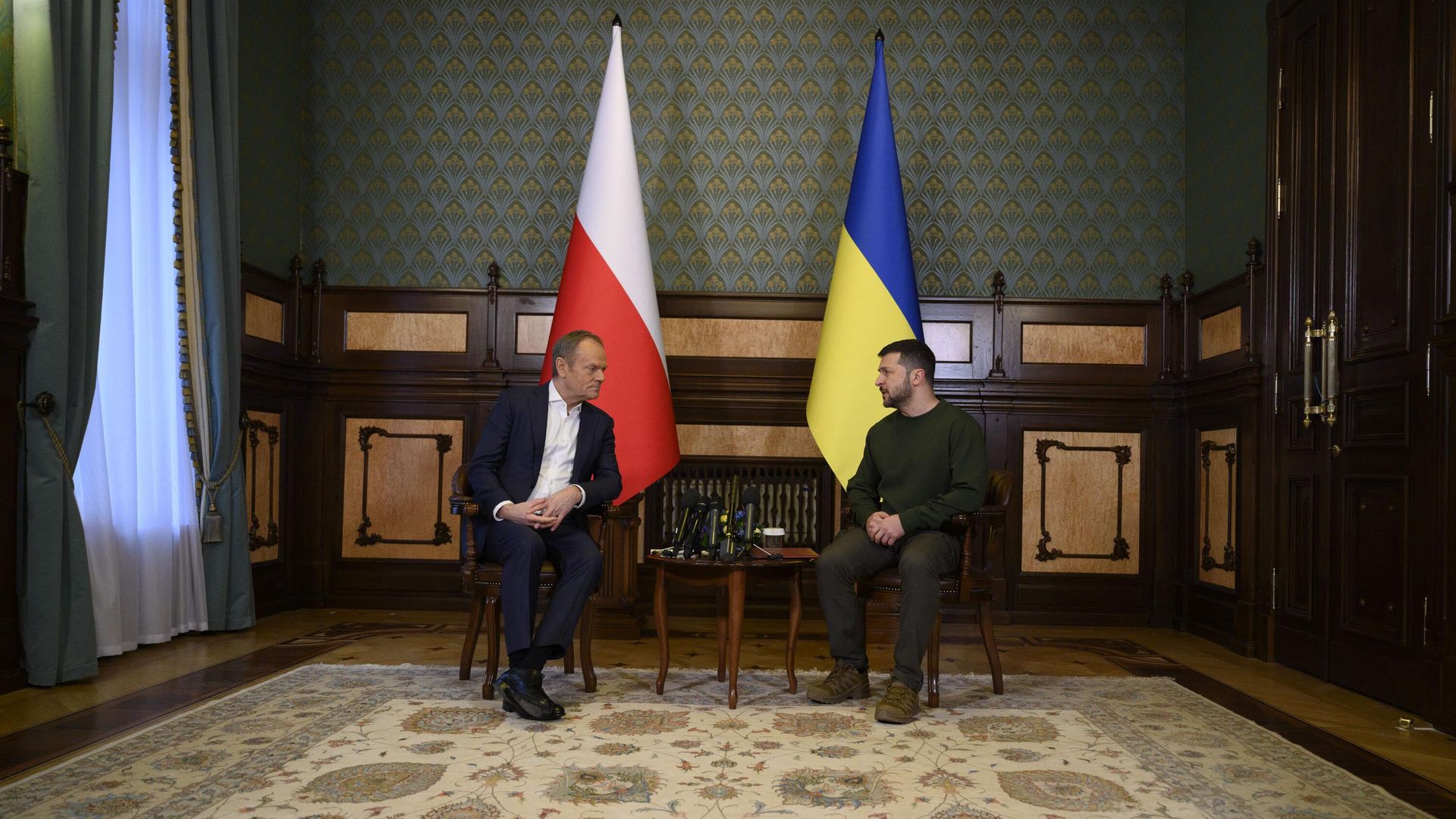 Премьер-министр Польши Дональд Туск и президент Украины Владимир Зеленский во время встречи Премьер-министр Польши Дональд Туск и президент Украины Владимир Зеленский во время встречи - РИА Новости, 1920, 15.02.2024