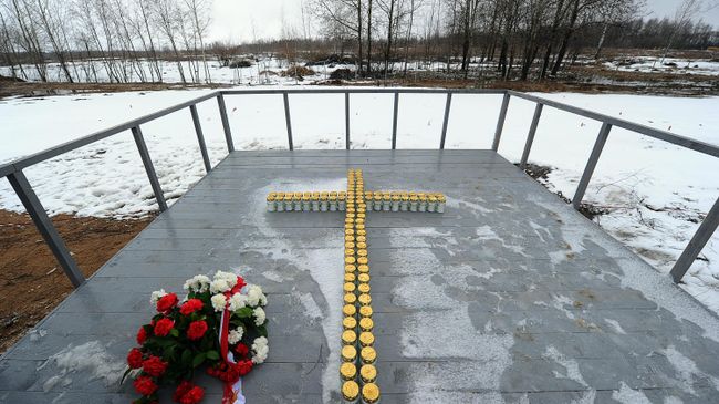 Мемориал на месте катастрофы польского самолета Ту-154М в Смоленске Мемориал на месте катастрофы польского самолета Ту-154М в Смоленске