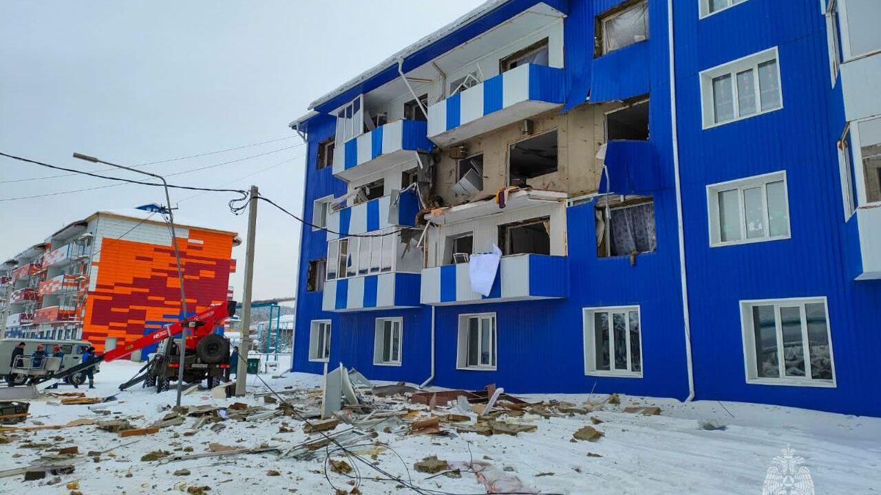 Последствия взрыва газа в жилом доме в Томмоте в Якутии 24 января 2024 года Последствия взрыва газа в жилом доме в Томмоте в Якутии 24 января 2024 года - РИА Новости, 1920, 24.01.2024