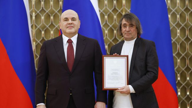 Председатель правительства РФ Михаил Мишустин и художественный руководитель ФГБУК Государственный симфонический оркестр Новая Россия Юрий Башмет на церемонии вручения премий правительства РФ в области культуры за 2023 год. 24 января 2024