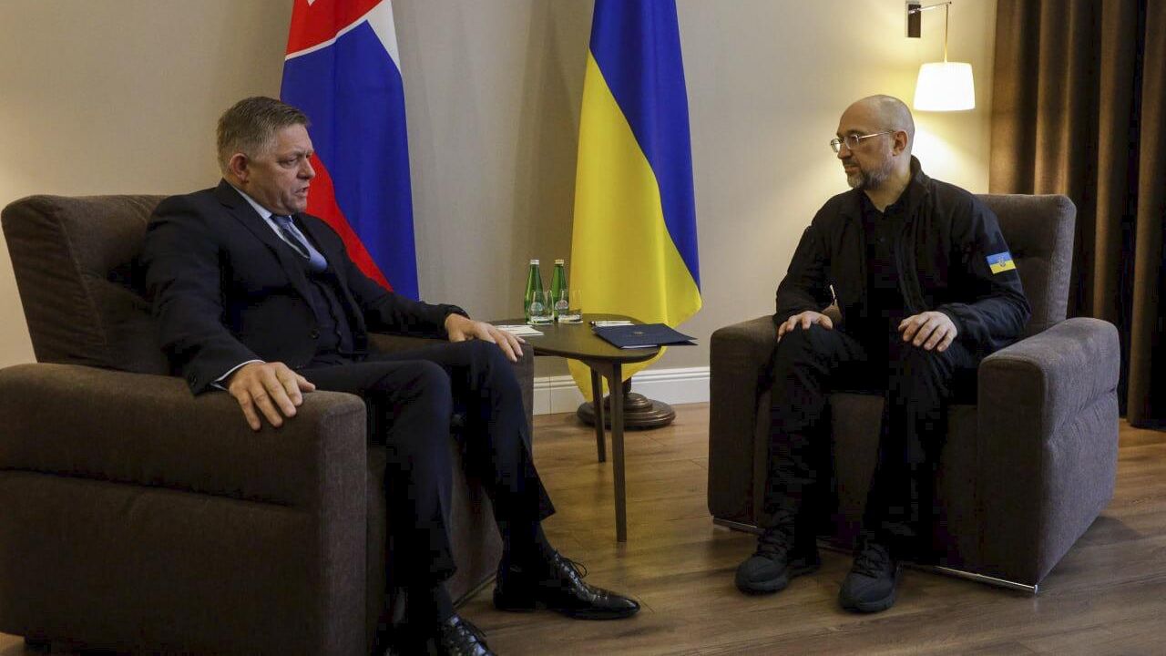 Премьер-министр Словакии Роберт Фицо и премьер-министр Украины Денис Шмыгаль Премьер-министр Словакии Роберт Фицо и премьер-министр Украины Денис Шмыгаль - РИА Новости, 1920, 21.03.2024
