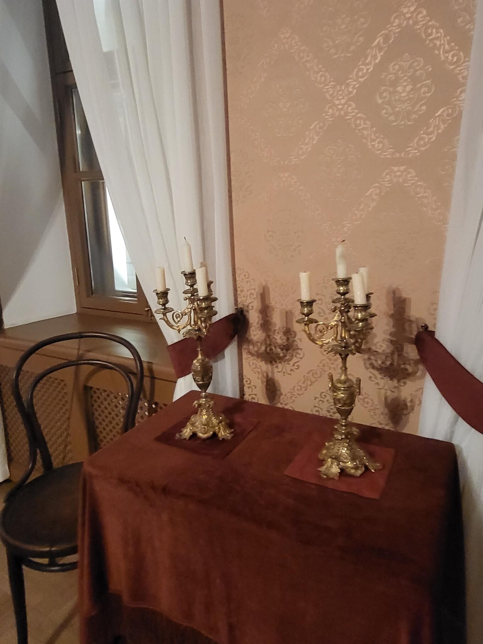Подсвечники в музее Антона Чехова на Садовой-Кудринской улице в Москве Подсвечники в музее Антона Чехова на Садовой-Кудринской улице в Москве - РИА Новости, 1920, 24.01.2024