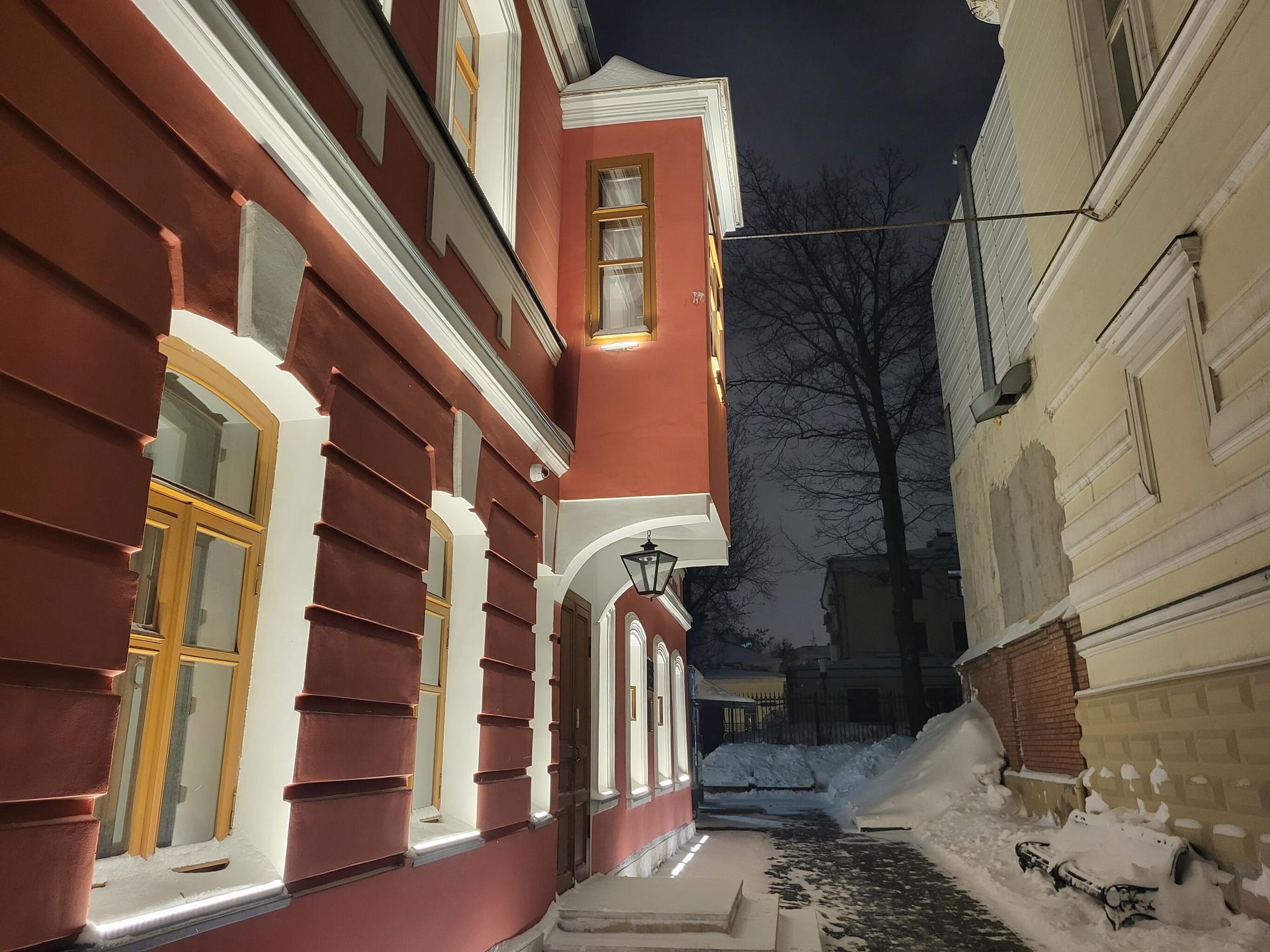 Дворик музея А.П. Чехова на Садовой-Кудринской улице в Москве Дворик музея А.П. Чехова на Садовой-Кудринской улице в Москве - РИА Новости, 1920, 24.01.2024