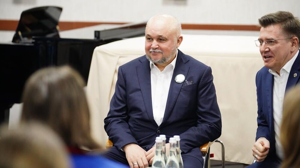 Встреча губернатора Кузбасса Сергея Цивилева со студентами Кемеровского государственного института культуры в Татьянин день Встреча губернатора Кузбасса Сергея Цивилева со студентами Кемеровского государственного института культуры в Татьянин день - РИА Новости, 1920, 25.01.2024
