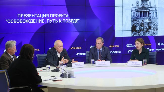 Генеральный директор Международной медиагруппы Россия сегодня Дмитрий Киселев участвует в презентации проекта Освобождение. Путь к Победе, которая проходит в формате видеомоста Москва — Санкт-Петербург Генеральный директор Международной медиагруппы Россия сегодня Дмитрий Киселев участвует в презентации проекта Освобождение. Путь к Победе, которая проходит в формате видеомоста Москва — Санкт-Петербург