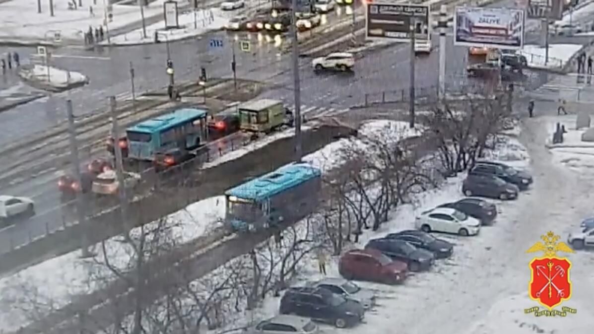 Место ДТП с участием автобуса в Санкт-Петербурге Место ДТП с участием автобуса в Санкт-Петербурге - РИА Новости, 1920, 24.01.2024