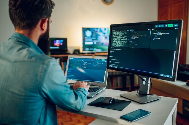 Программист во время работы Программист во время работы