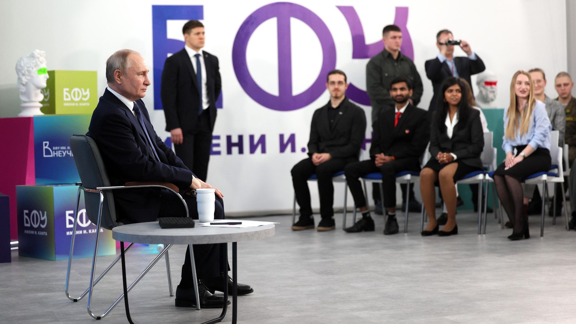 Президент РФ Владимир Путин во время общения со студентами Балтийского федерального университета имени Иммануила Канта в ходе рабочей поездки в Калининград. 25 января 2024 Президент РФ Владимир Путин во время общения со студентами Балтийского федерального университета имени Иммануила Канта в ходе рабочей поездки в Калининград. 25 января 2024 - РИА Новости, 1920, 25.01.2024