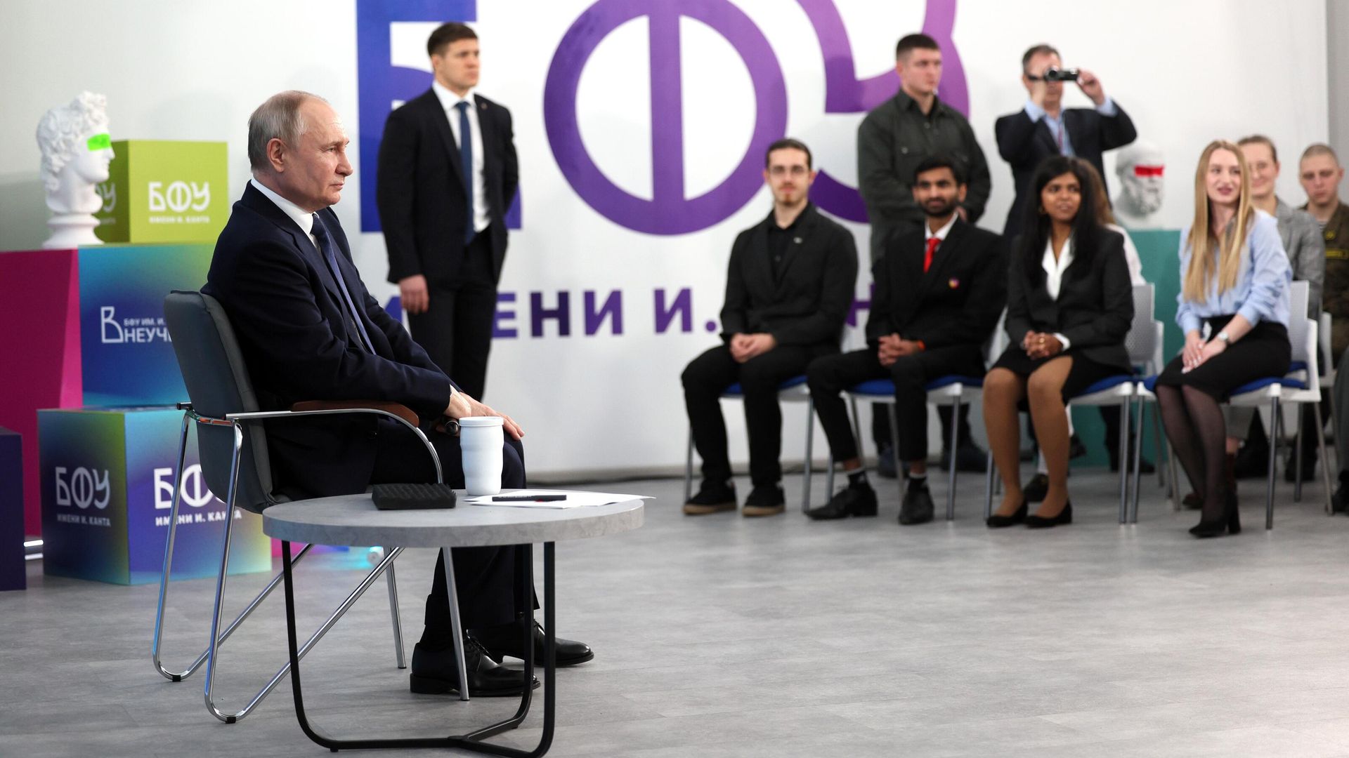 Президент РФ Владимир Путин во время общения со студентами Балтийского федерального университета имени Иммануила Канта в ходе рабочей поездки в Калининград. 25 января 2024 Президент РФ Владимир Путин во время общения со студентами Балтийского федерального университета имени Иммануила Канта в ходе рабочей поездки в Калининград. 25 января 2024 - РИА Новости, 1920, 25.01.2024