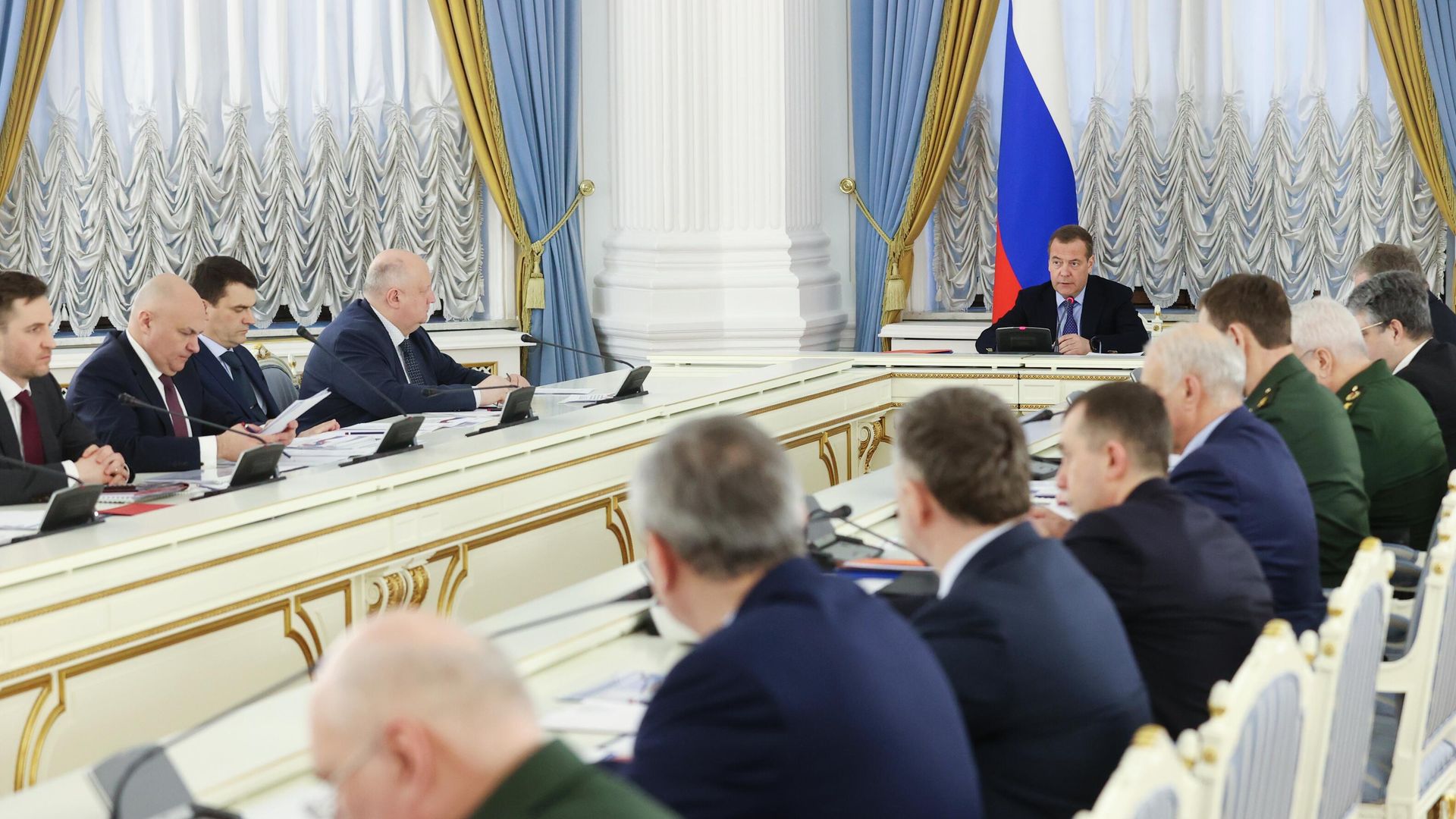 Заместитель председателя Совета безопасности Дмитрий Медведев проводит заседание рабочей группы Военно-промышленной комиссии РФ. 25 января 2024 Заместитель председателя Совета безопасности Дмитрий Медведев проводит заседание рабочей группы Военно-промышленной комиссии РФ. 25 января 2024 - РИА Новости, 1920, 25.01.2024