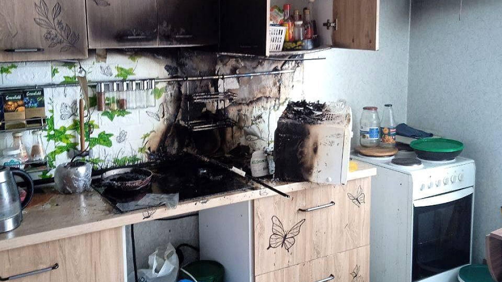 Место пожара в многоквартирном доме в Уфе Место пожара в многоквартирном доме в Уфе - РИА Новости, 1920, 26.01.2024