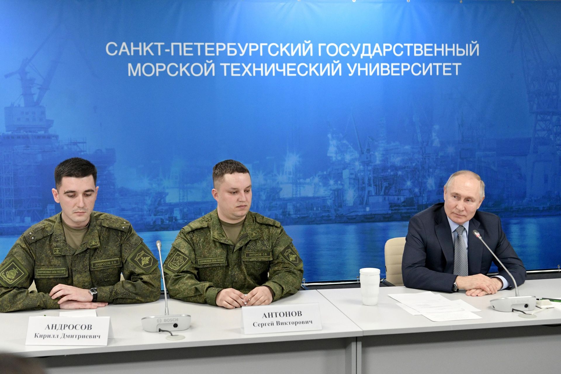 Президент РФ Владимир Путин во время встречи в Санкт-Петербургском государственном морском техническом университете со студентами - участниками специальной военной операции и волонтерами Президент РФ Владимир Путин во время встречи в Санкт-Петербургском государственном морском техническом университете со студентами - участниками специальной военной операции и волонтерами - РИА Новости, 1920, 29.02.2024