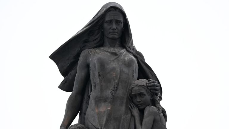 Фрагмент мемориала в память о мирных жителях СССР – жертвах нацистского геноцида в годы Великой Отечественной войны в деревне Зайцево Ленинградской области Фрагмент мемориала в память о мирных жителях СССР – жертвах нацистского геноцида в годы Великой Отечественной войны в деревне Зайцево Ленинградской области