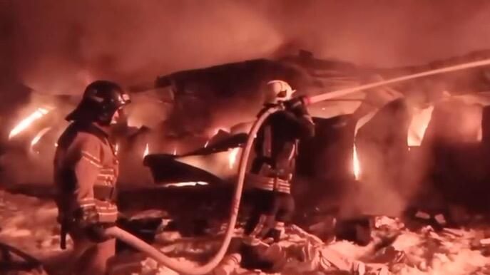 Тушение пожара на складе в поселке Муромцево во Владимирской области Тушение пожара на складе в поселке Муромцево во Владимирской области - РИА Новости, 1920, 31.01.2024