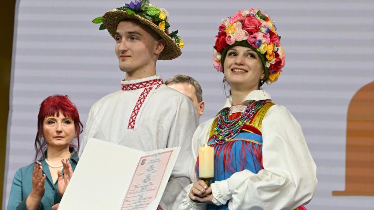 Обряд бракосочетания Олега Лазарева и Марии Старковой в народных традициях Курской губернии на Международной выставке-форуме Россия