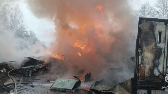 Место ДТП, где произошло столкновение двух фур на трассе М5 Урал в Башкирии Место ДТП, где произошло столкновение двух фур на трассе М5 Урал в Башкирии