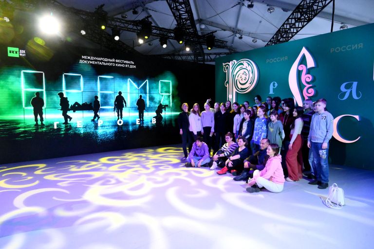 Показ документальных фильмов из программы I Международного фестиваля документального кино RТ. Док: Время героев