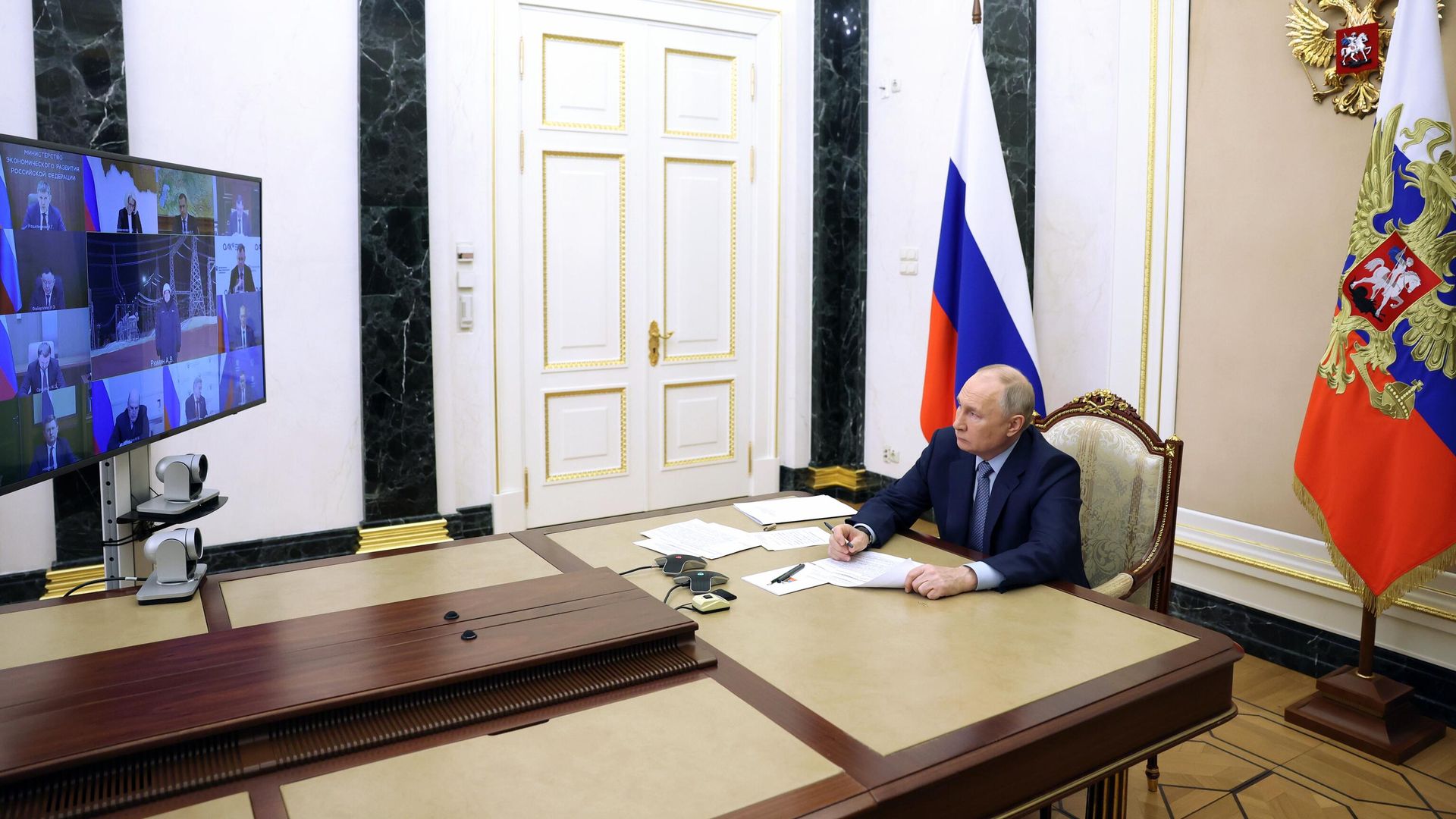 Президент РФ Владимир Путин в режиме видеоконференции проводит совещание с членами правительства Президент РФ Владимир Путин в режиме видеоконференции проводит совещание с членами правительства - РИА Новости, 1920, 07.02.2024