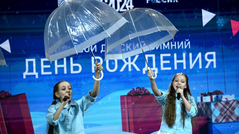 Праздничный концерт Большой зимний детский День Рождения Праздничный концерт Большой зимний детский День Рождения