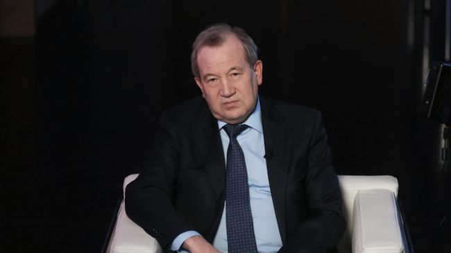 Президент Российской академии наук Геннадий Красников во время интервью агентству РИА Новости