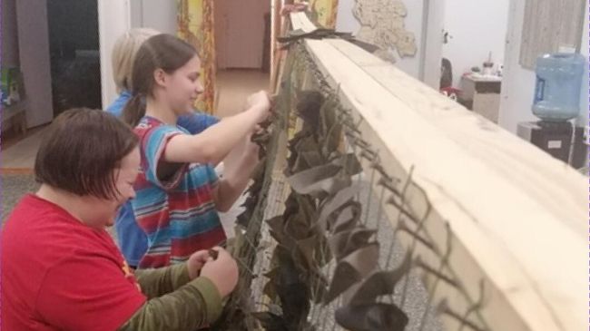 Более 1,5 тыс окопных свечей и маскировочную сеть отправят в зону СВО жители Карелии