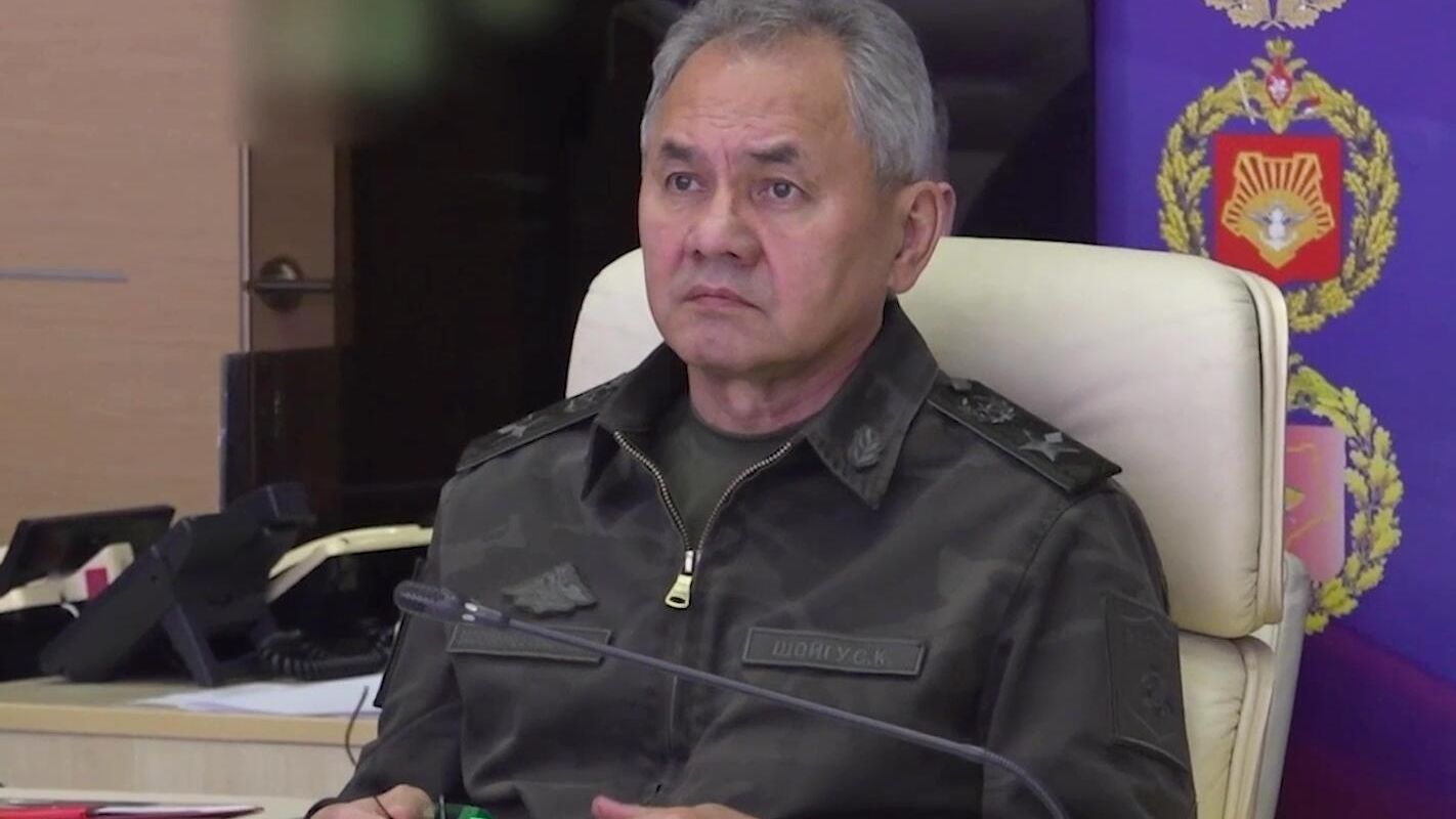Министр обороны РФ Сергей Шойгу во время проверки пункта одного из объединений Западной группировки войск в зоне проведения СВО Министр обороны РФ Сергей Шойгу во время проверки пункта одного из объединений Западной группировки войск в зоне проведения СВО - РИА Новости, 1920, 09.02.2024