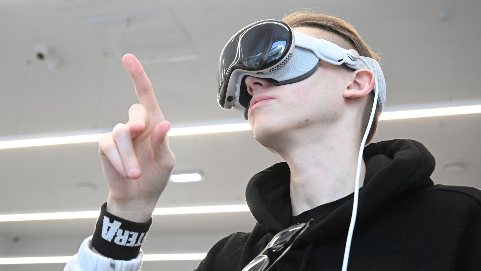 Пространственный компьютер Apple Vision Pro Пространственный компьютер Apple Vision Pro - РИА Новости, 1920, 15.02.2024