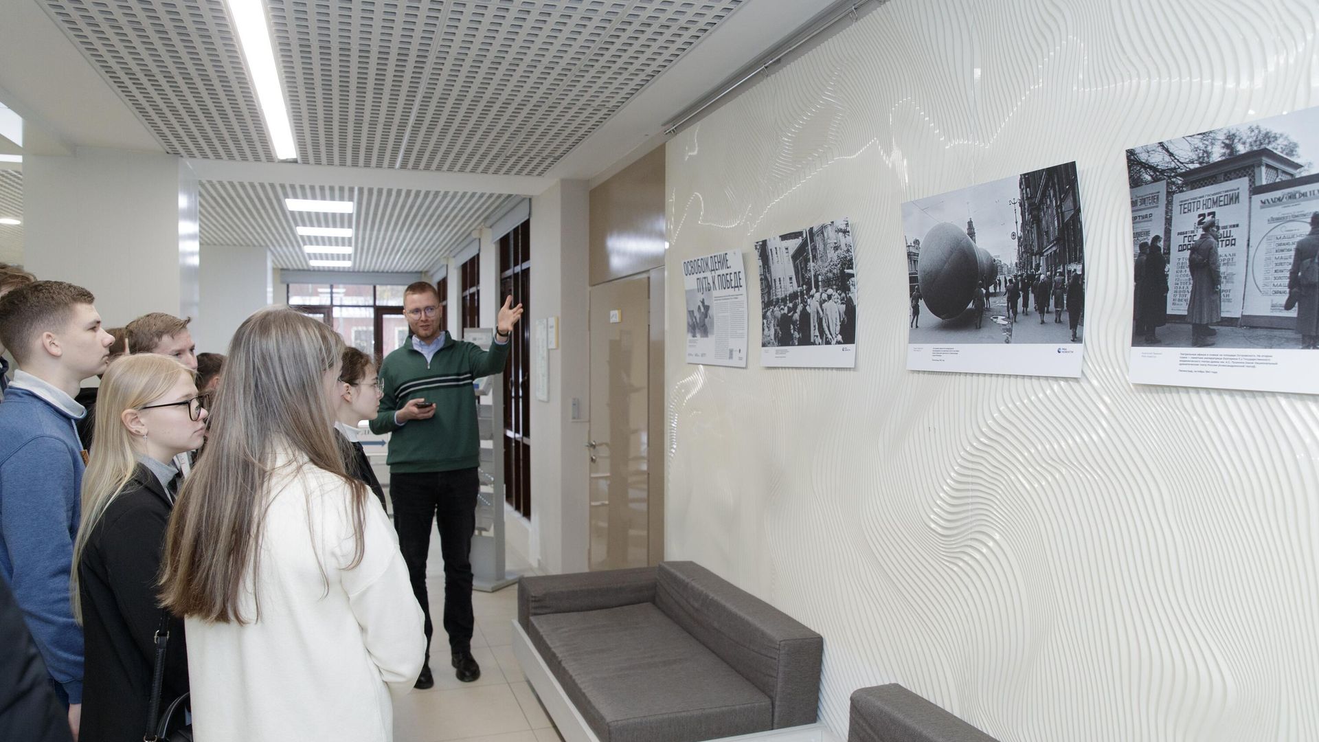 Ученики ГБОУ школы № 335 Пушкинского района г. Санкт-Петербург на выставке Освобождение. Путь к победе в СПбПУ Ученики ГБОУ школы № 335 Пушкинского района г. Санкт-Петербург на выставке Освобождение. Путь к победе в СПбПУ - РИА Новости, 1920, 12.02.2024