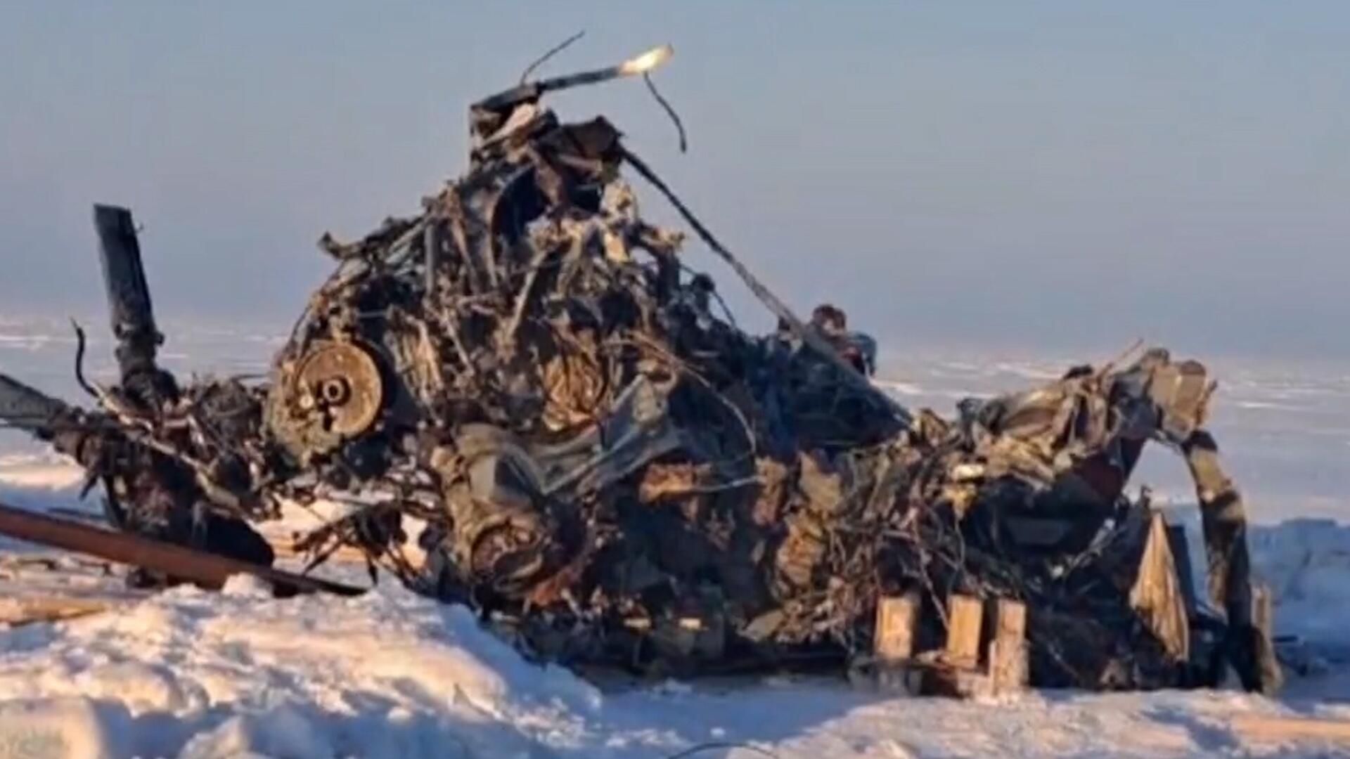 Со дна Онежского озера подняли Ми-8, потерпевший крушение 4 февраля. Кадры СК РФ Со дна Онежского озера подняли Ми-8, потерпевший крушение 4 февраля. Кадры СК РФ - РИА Новости, 1920, 10.02.2024