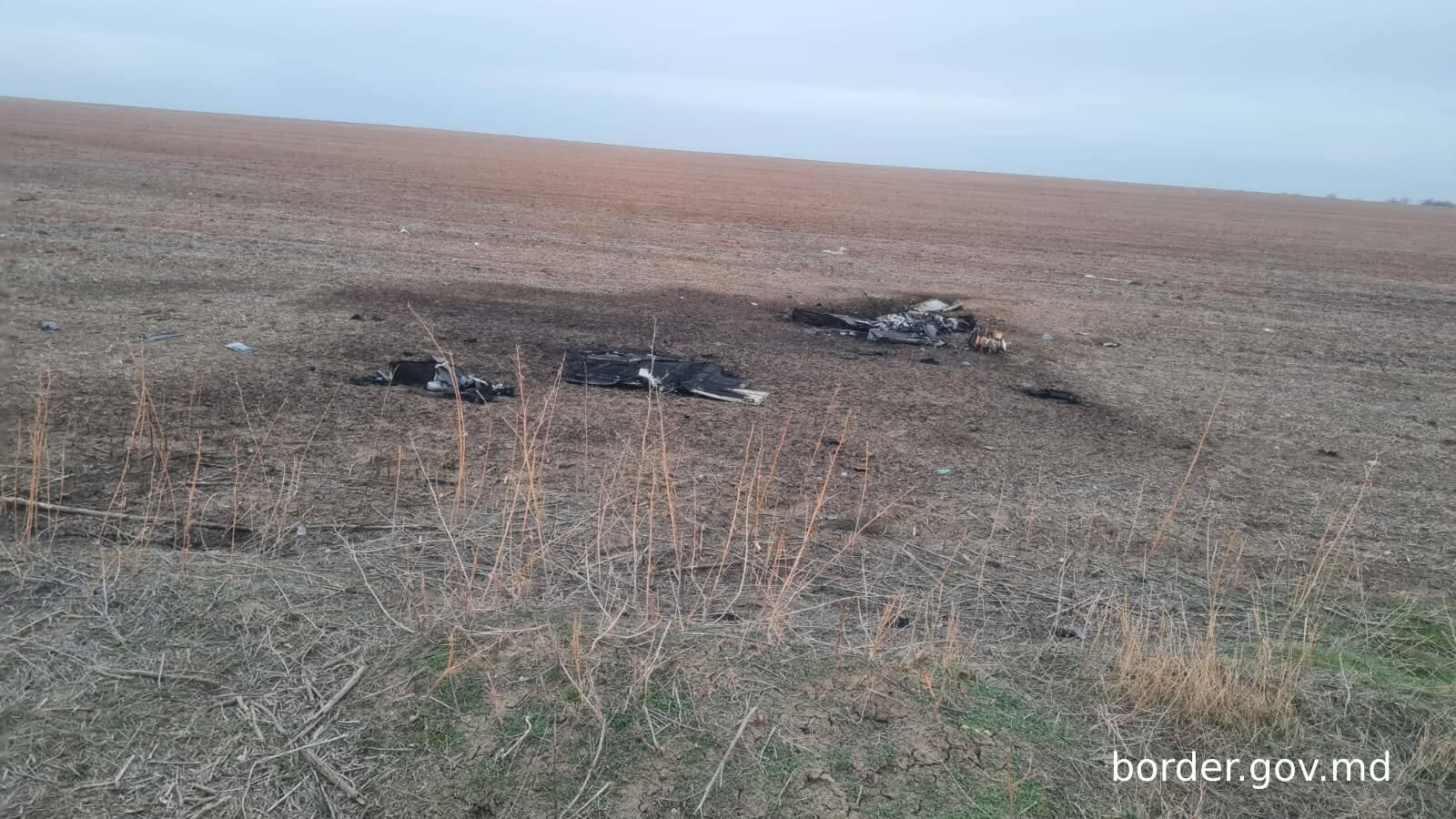 Обломки беспилотника у границы с Украиной на юге Молдавии Обломки беспилотника у границы с Украиной на юге Молдавии - РИА Новости, 1920, 11.02.2024