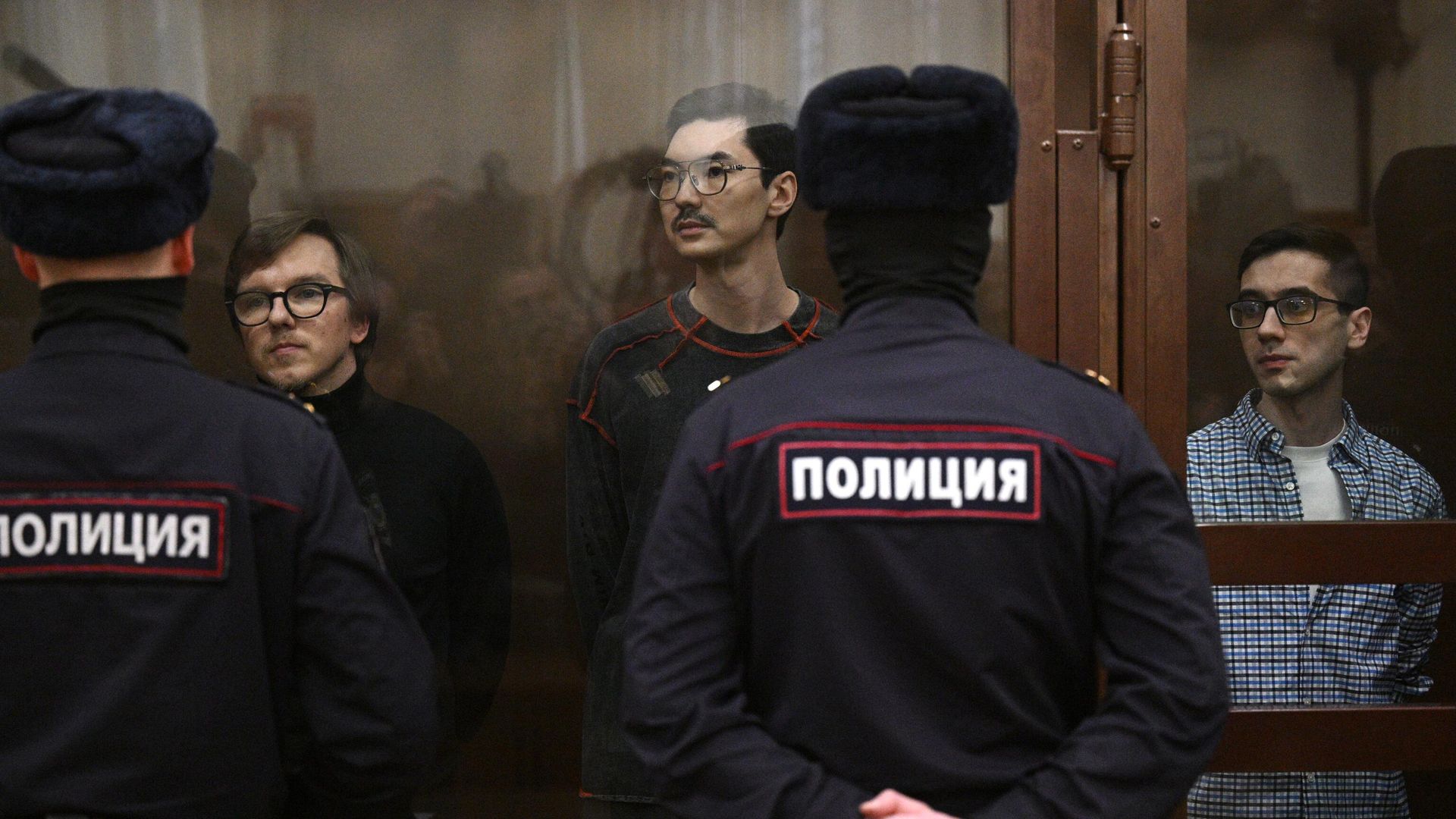 Кирилл Суханов, Ариан Романовский и Тамерлан Бигаев во время оглашения приговора в Хамовническом суде Москвы - РИА Новости, 1920, 28.02.2025