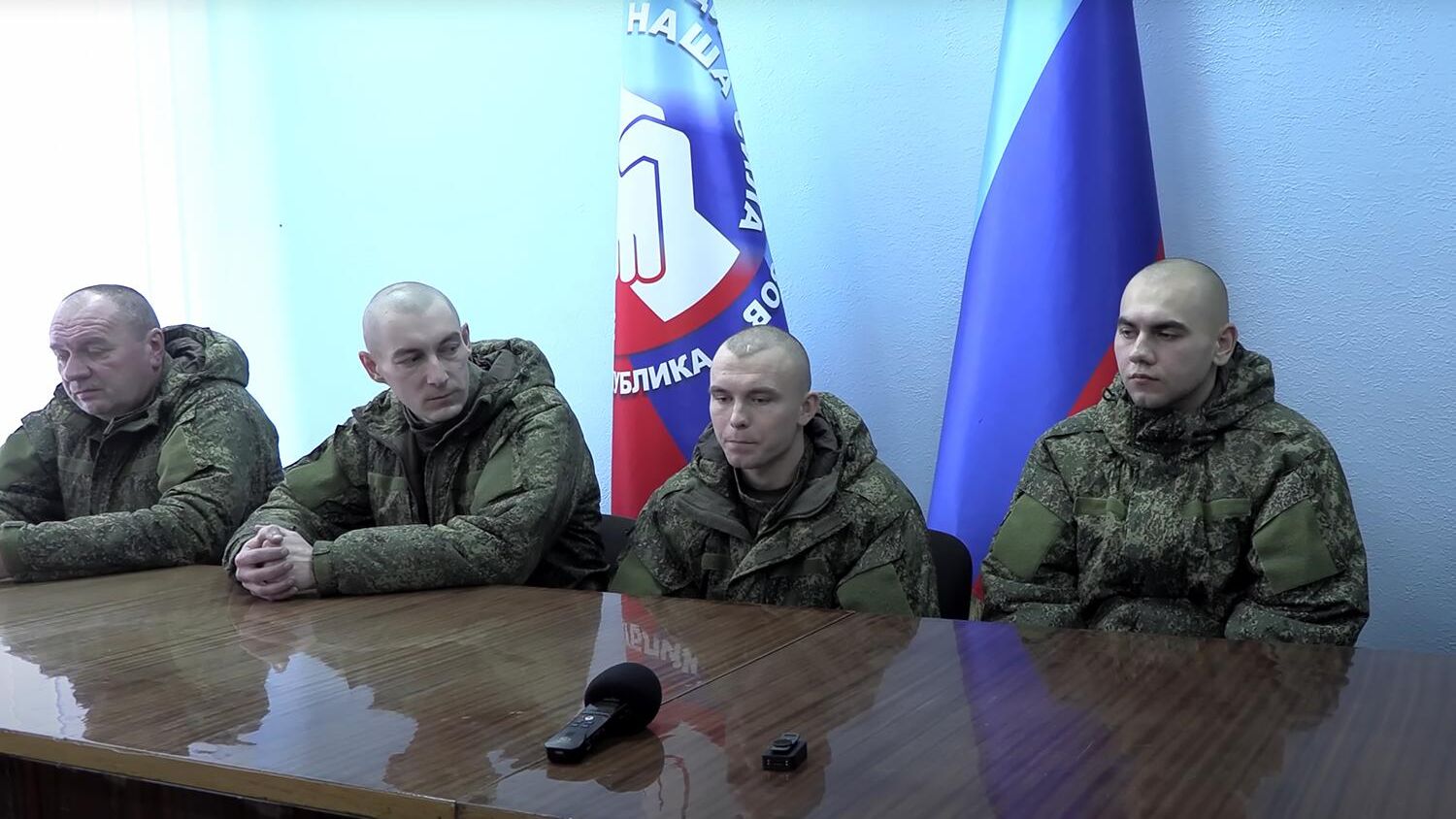 Кадр видео из репортажа Патрика Ланкастера о солдатах ВСУ, перешедших на сторону России Кадр видео из репортажа Патрика Ланкастера о солдатах ВСУ, перешедших на сторону России - РИА Новости, 1920, 12.02.2024