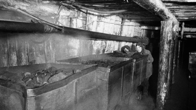 Добыча угля на шахте Тулауголь.