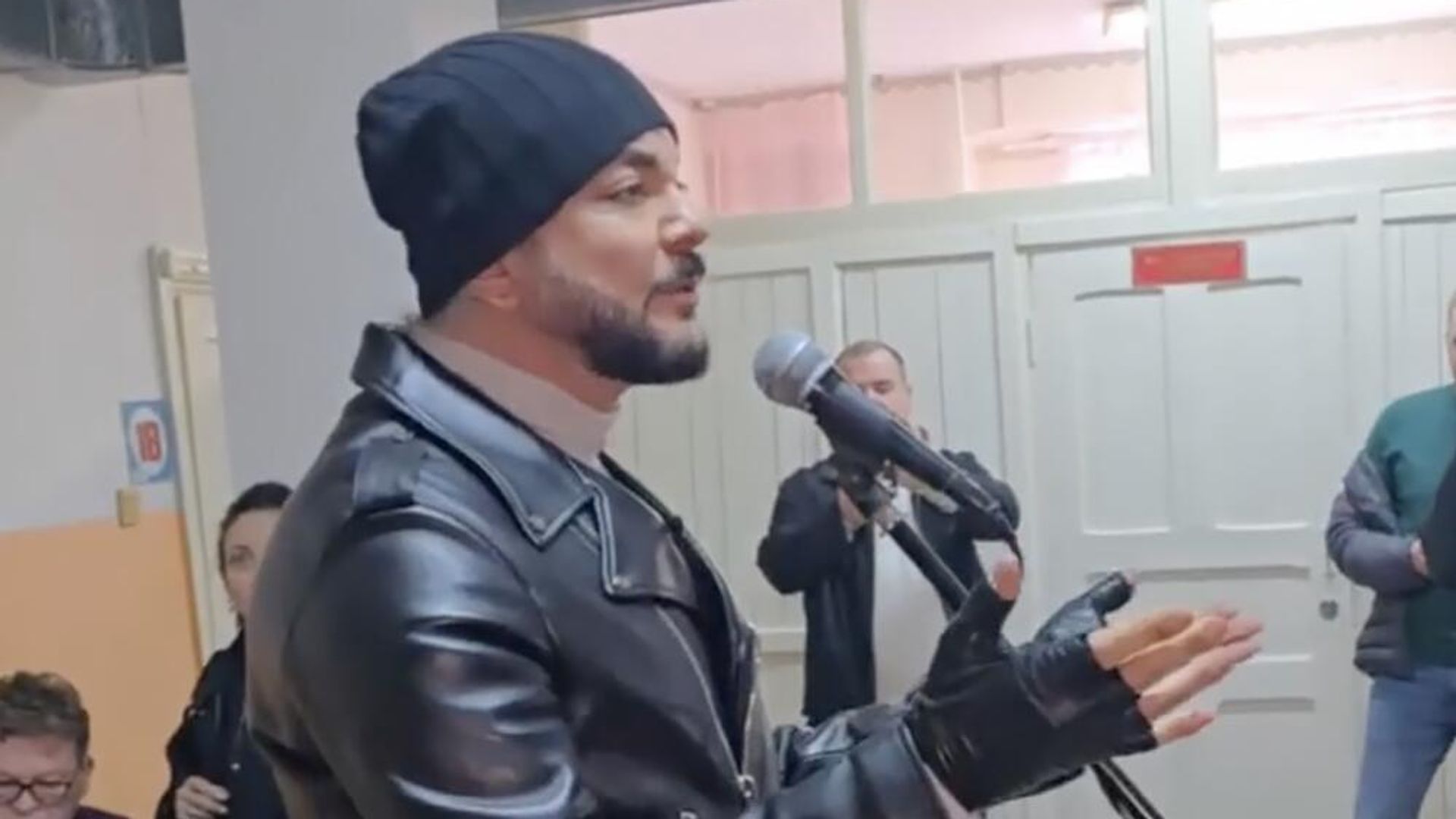 Выступление Филиппа Киркорова в городской больнице в Горловке Выступление Филиппа Киркорова в городской больнице в Горловке - РИА Новости, 1920, 13.02.2024