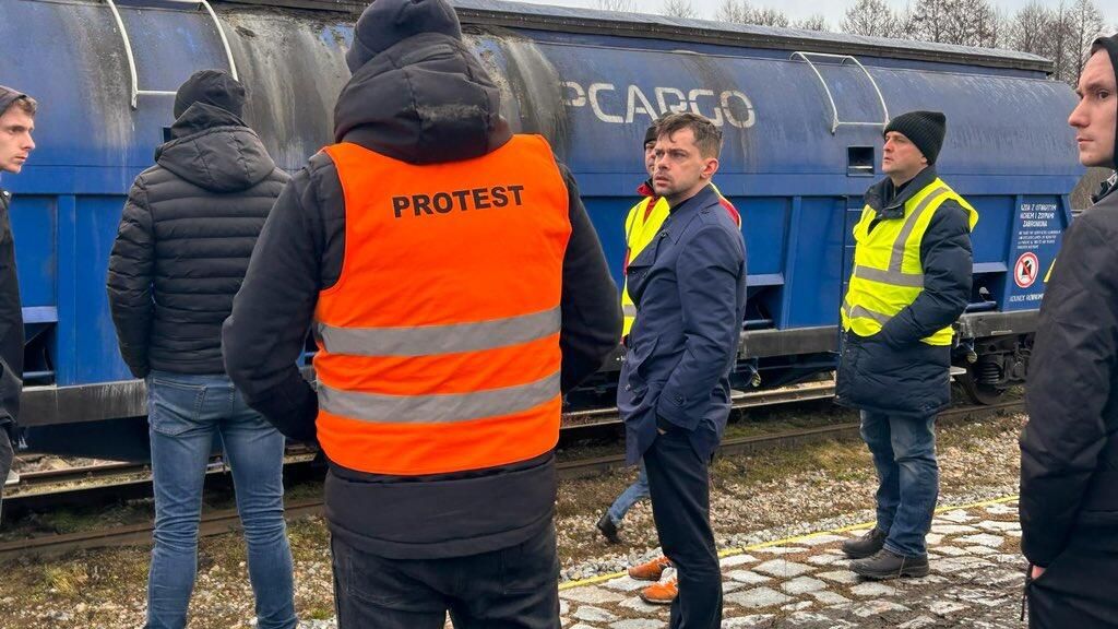 Заместитель министра сельского хозяйства и продовольствия Польши Михал Колодзейчак на границе с Украиной Заместитель министра сельского хозяйства и продовольствия Польши Михал Колодзейчак на границе с Украиной - РИА Новости, 1920, 13.02.2024