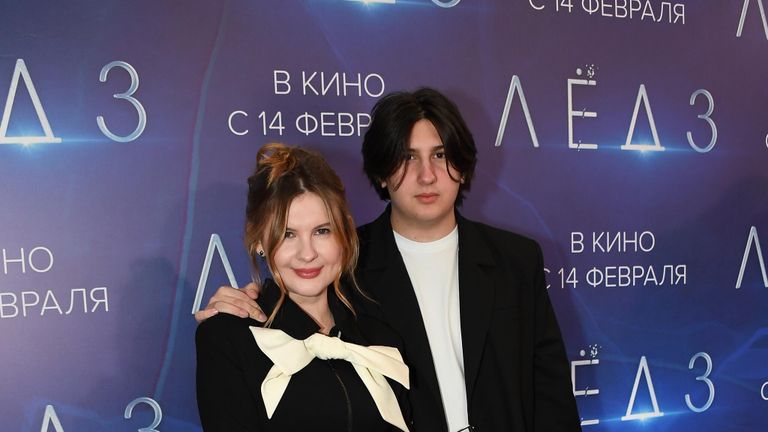 Актриса Анна Цуканова-Котт с сыном на премьере фильма Лед 3 в киноцентре КАРО 11 Октябрь в Москве Актриса Анна Цуканова-Котт с сыном на премьере фильма Лед 3 в киноцентре КАРО 11 Октябрь в Москве