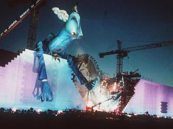 Шоу The Wall в Восточном Берлине, Германия. 22 июля 1990 Шоу The Wall в Восточном Берлине, Германия. 22 июля 1990