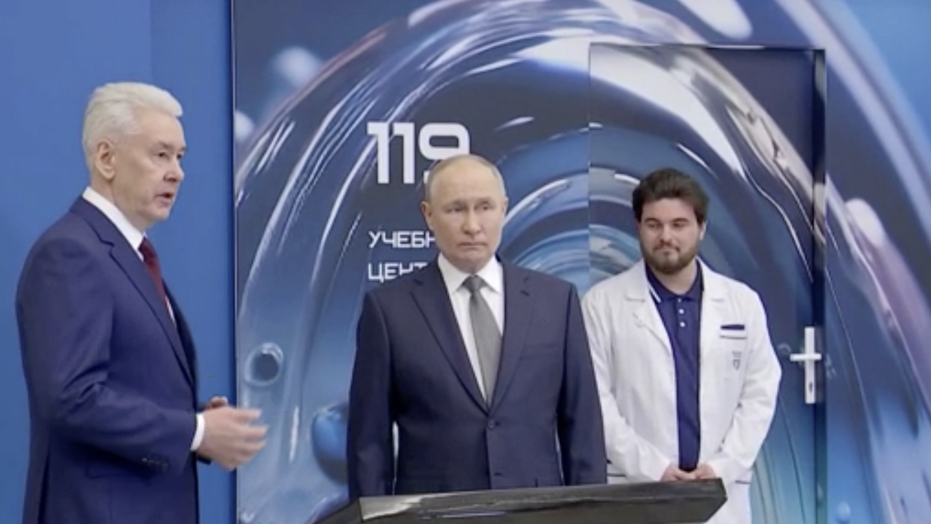 Путин и Собянин в Московском Центре диагностики и телемедицины Путин и Собянин в Московском Центре диагностики и телемедицины - РИА Новости, 1920, 14.02.2024