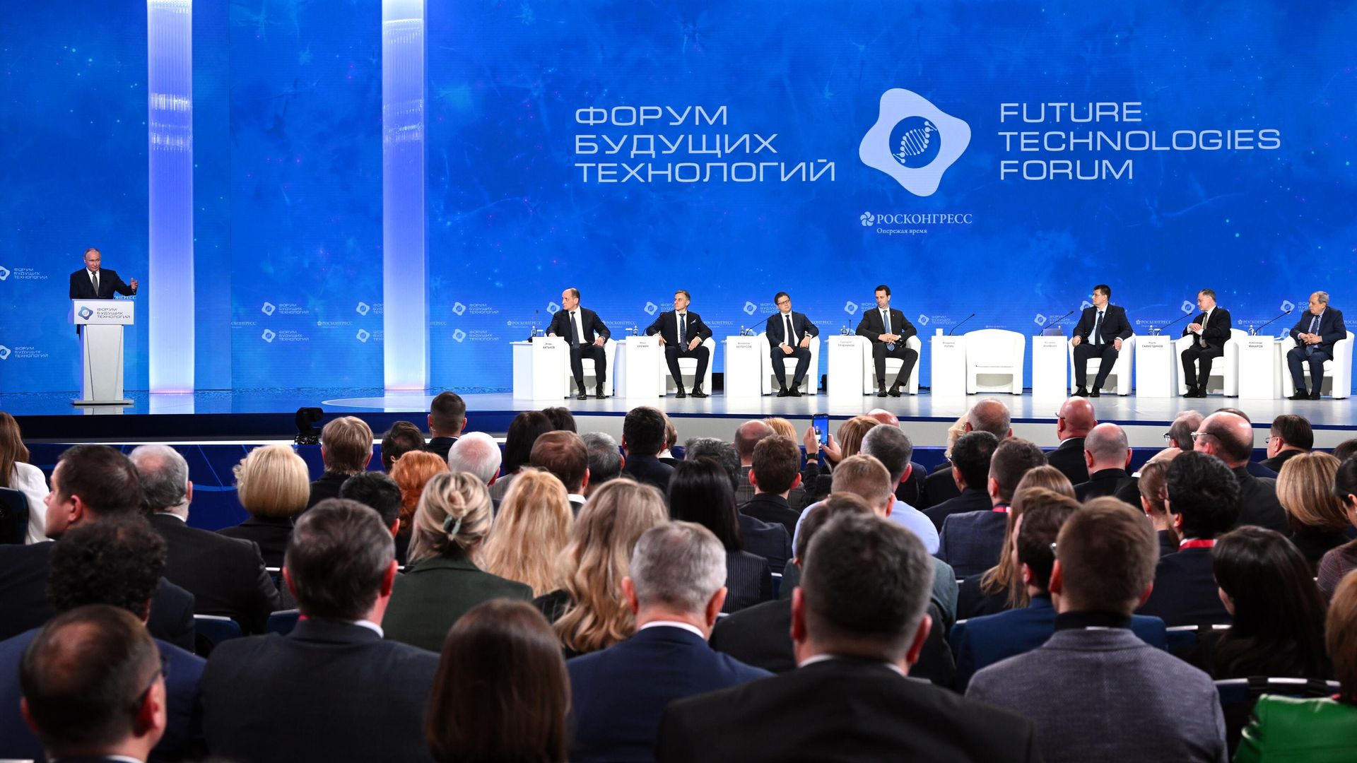 Президент РФ Владимир Путин выступает на пленарном заседании Форума будущих технологий Современные медицинские технологии. Вызовы завтрашнего дня  опережая время  - РИА Новости, 1920, 14.02.2024