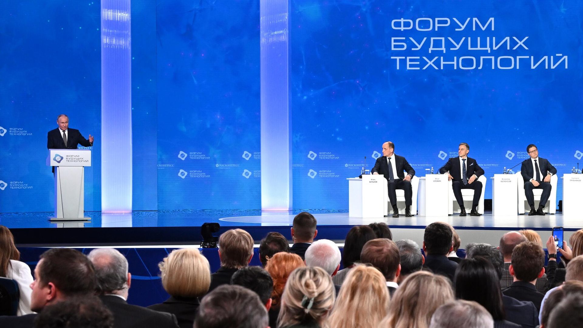 Президент РФ Владимир Путин выступает на пленарном заседании Форума будущих технологий Современные медицинские технологии. Вызовы завтрашнего дня опережая время Президент РФ Владимир Путин выступает на пленарном заседании Форума будущих технологий Современные медицинские технологии. Вызовы завтрашнего дня опережая время - РИА Новости, 1920, 14.02.2024