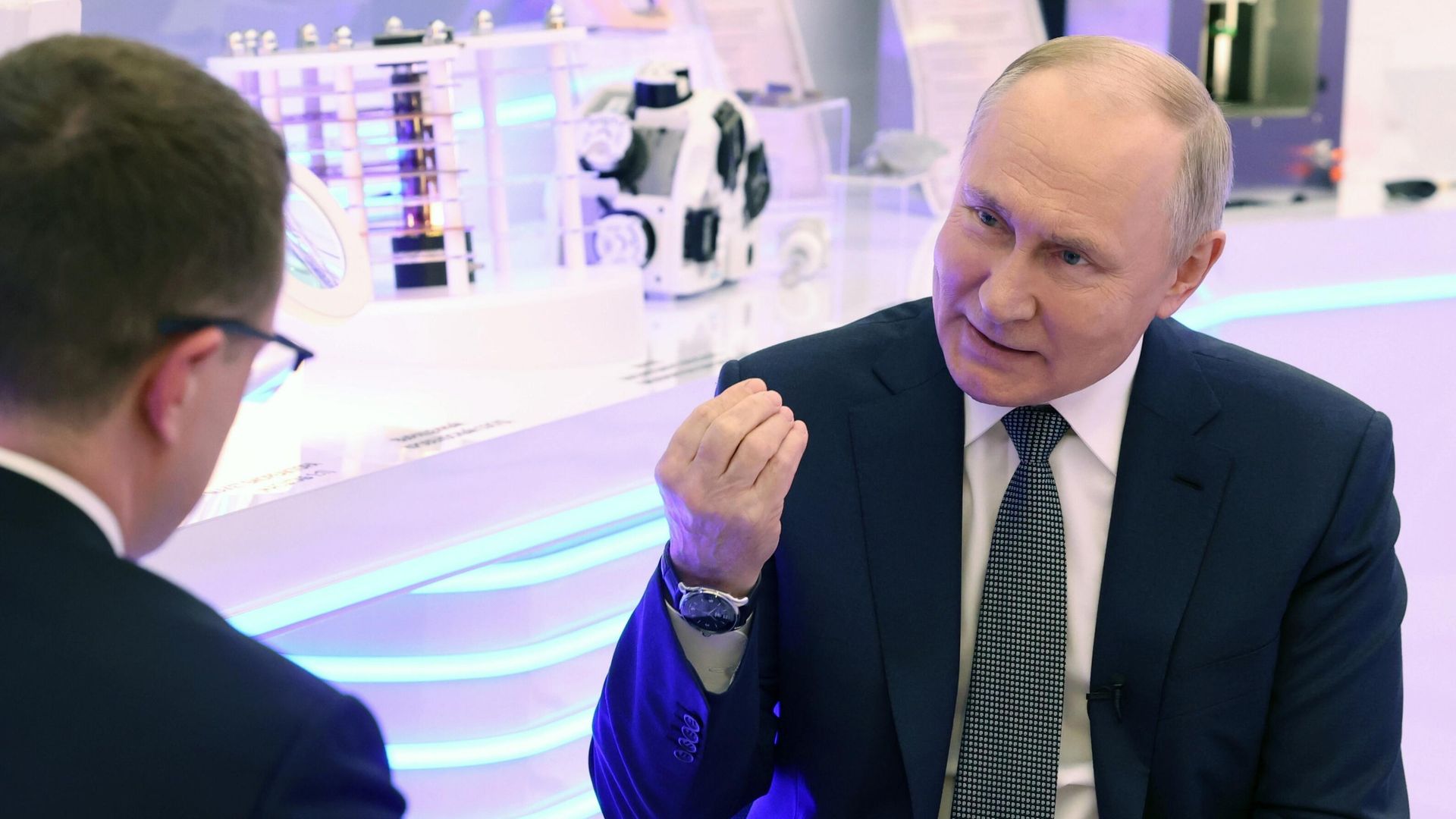 Президент РФ Владимир Путин ответил на вопросы журналиста Зарубина Президент РФ Владимир Путин ответил на вопросы журналиста Зарубина - РИА Новости, 1920, 15.02.2024