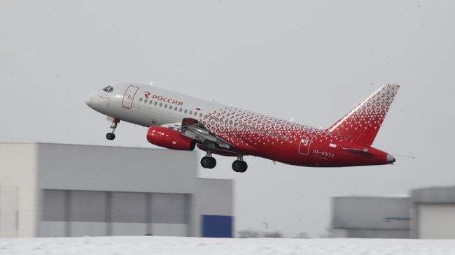 Лайнер Sukhoi Superjet 100