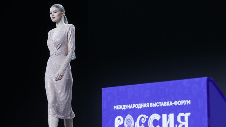 Показ мод на Международной выставке-форуме Россия Показ мод на Международной выставке-форуме Россия