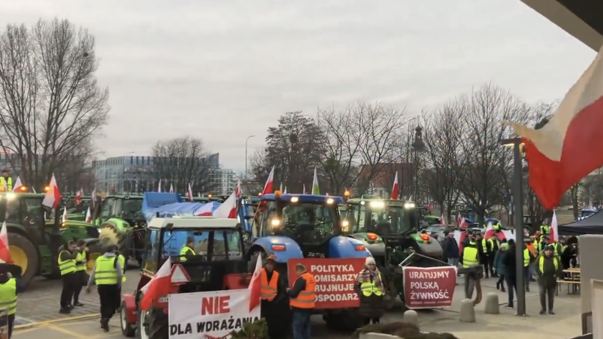 Протестующие фермеры перед зданием Европейской комиссии в Ворцлаве Протестующие фермеры перед зданием Европейской комиссии в Ворцлаве - РИА Новости, 1920, 15.02.2024