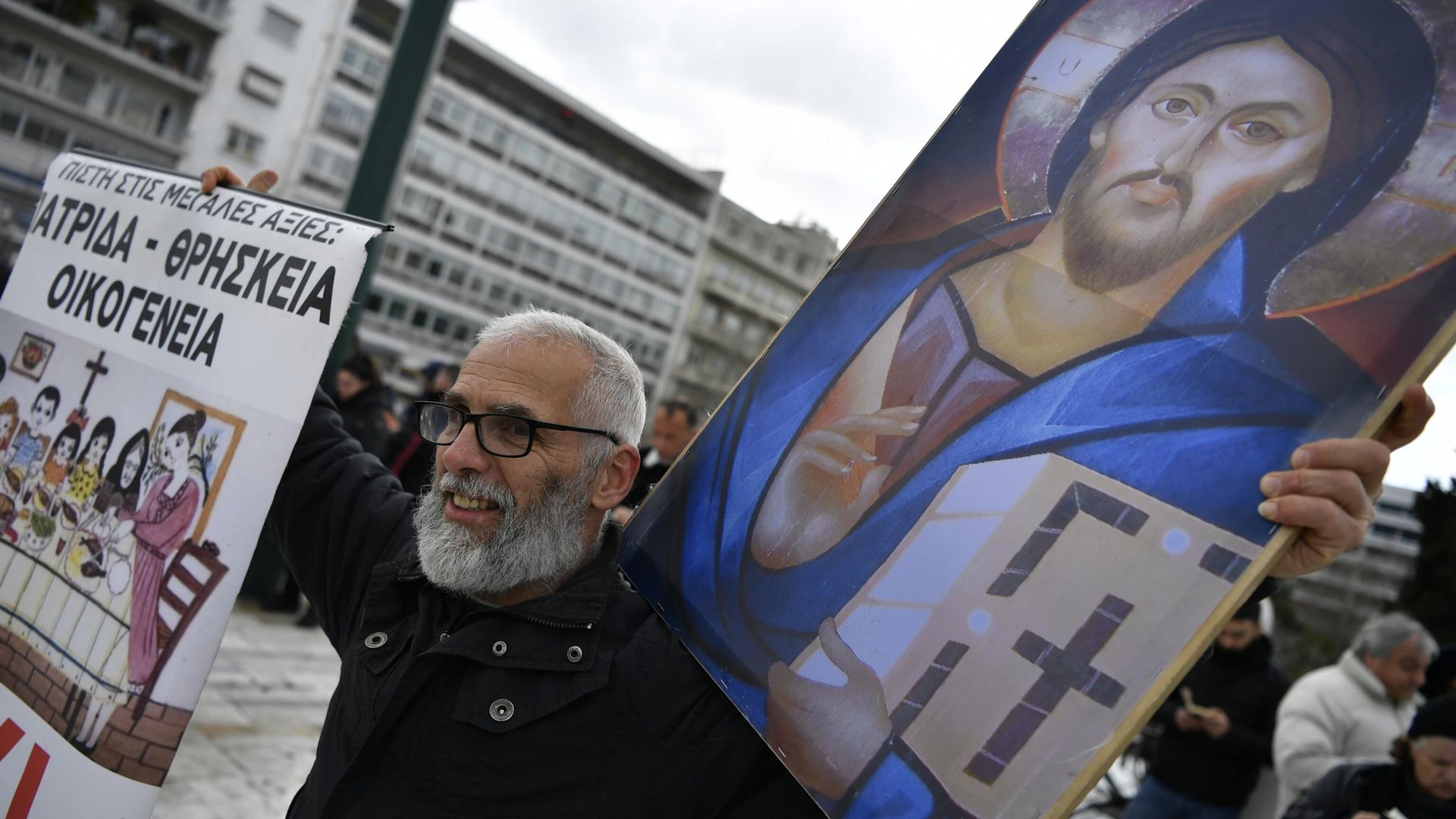 Мужчина принимает участие в акции протеста против однополых браков в Афинах Мужчина принимает участие в акции протеста против однополых браков в Афинах - РИА Новости, 1920, 17.02.2024