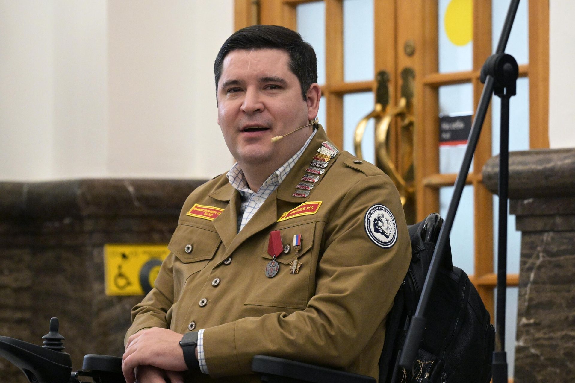 Руководитель центрального штаба Российских студенческих отрядов Михаил Киселев участвует в церемонии передачи памятного знамени в честь 50-летия Байкало-Амурской магистрали на Ярославском вокзале в Москве - РИА Новости, 1920, 17.02.2024