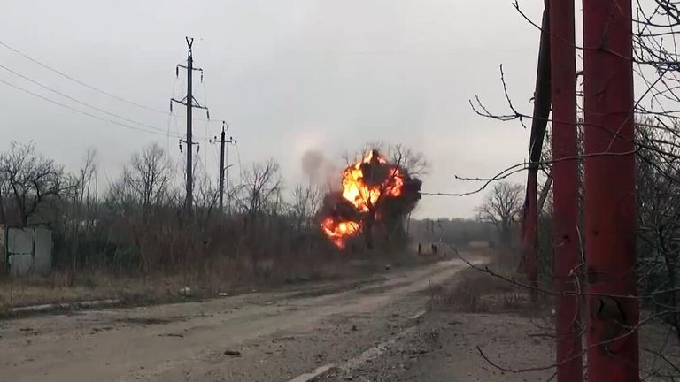 Разминирование дорог и зданий в Авдеевке военнослужащими инженерных подразделений группировки войск Центр