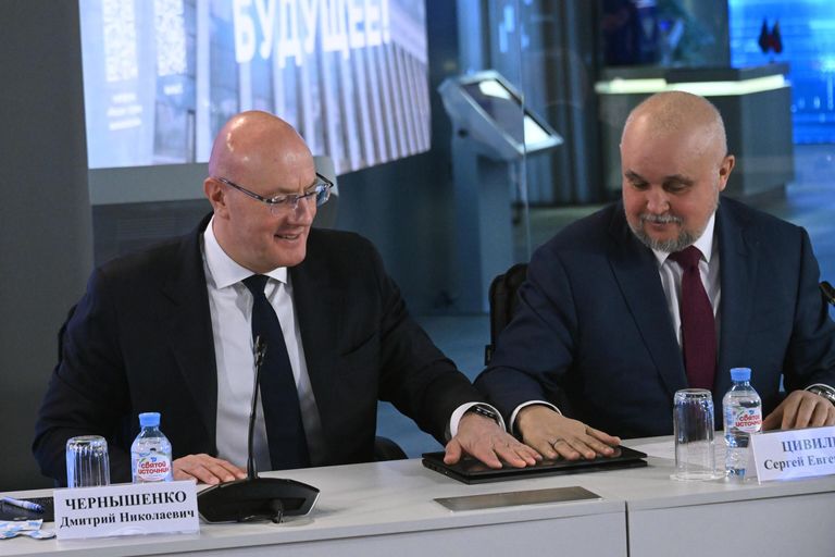 Заместитель председателя правительства РФ Дмитрий Чернышенко и губернатор Кемеровской области Сергей Цивилев на торжественном открытии Координационного центра Кемеровской области Заместитель председателя правительства РФ Дмитрий Чернышенко и губернатор Кемеровской области Сергей Цивилев на торжественном открытии Координационного центра Кемеровской области