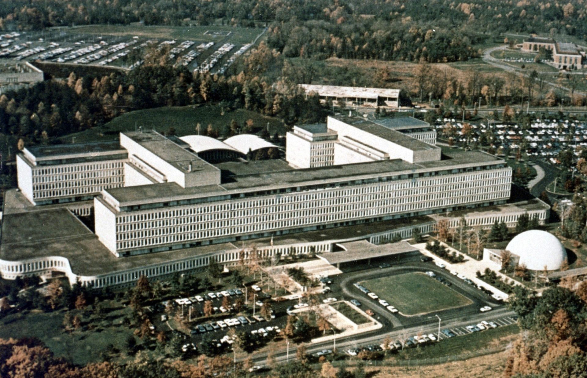 Штаб-квартира ЦРУ в Лэнгли, штат Вирджиния. 1979 год Штаб-квартира ЦРУ в Лэнгли, штат Вирджиния. 1979 год - РИА Новости, 1920, 24.03.2025